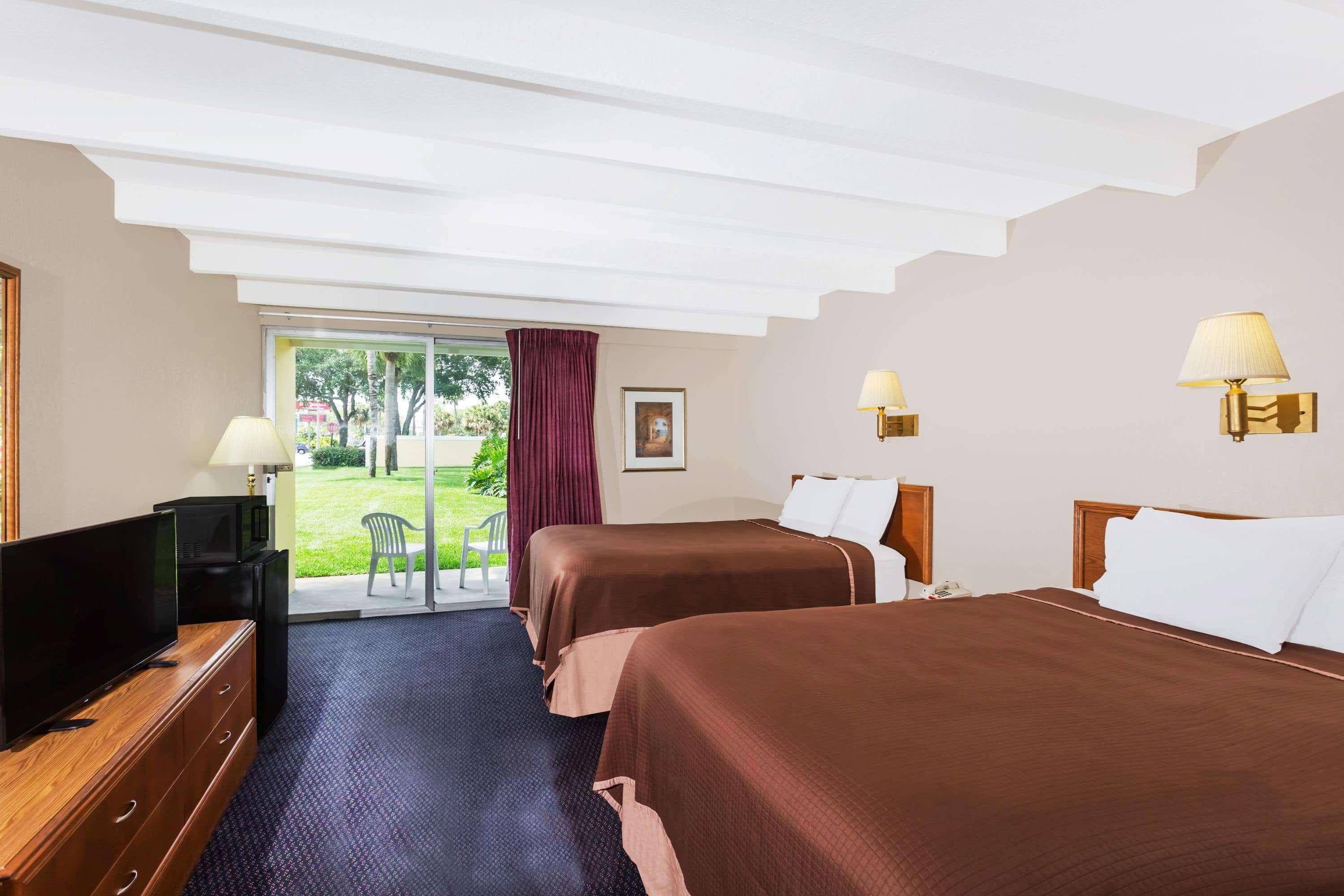 Howard Johnson By Wyndham Vero Beach / Downtown Exterior foto