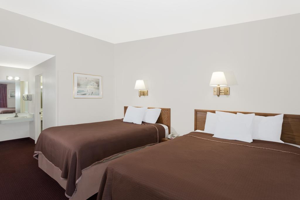 Howard Johnson By Wyndham Vero Beach / Downtown Exterior foto
