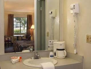 Howard Johnson By Wyndham Vero Beach / Downtown Exterior foto